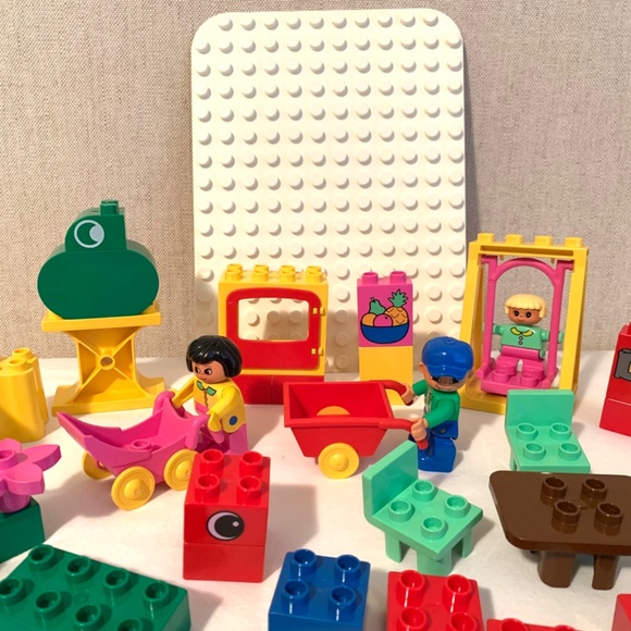Vintage Lego Duplo Family Play Blocks 75 Pieces With Building Plate - Picture 3 of 10